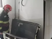 Explozie într-un bloc din Râmnicu Sărat. Aproximativ 50 de persoane s-au autoevacuat, imagini teribile din apartamentul distrus