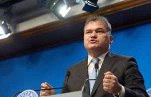 La Guvern s-au făcut calculele, după ce liderii coaliției au decis câți oameni vor fi dați afară din administrația locală