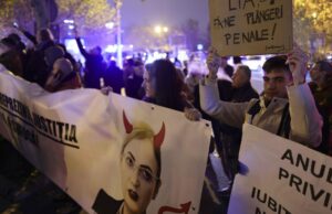 Protest la ÎCCJ împotriva Liei Savonea. Circulația a fost blocată: „Lie, lie, ciocârlie, cum îi scapi de puşcărie”