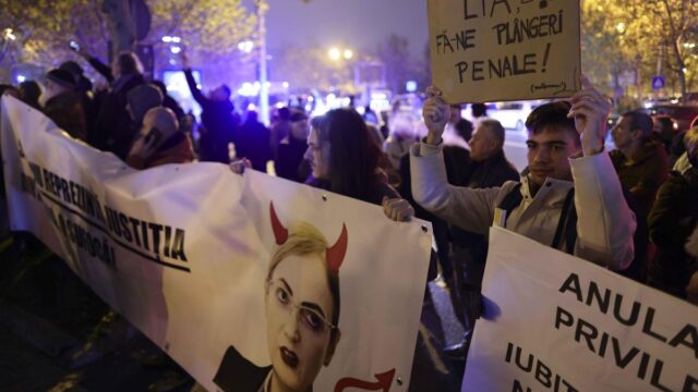 protest-la-iccj-impotriva-liei-savonea-circulatia-a-fost-blocata-ce-face-lia-cu-justitia-apara-coruptia-5359688