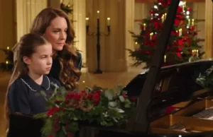 Crăciun cu Emoție la Casa Regală Britanică. Catherine, prințesa de Wales, și fiica sa, duet la pian