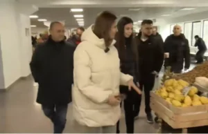Anca Alexandrescu, din nou printre oameni: ce a cumpărat de la piață VIDEO