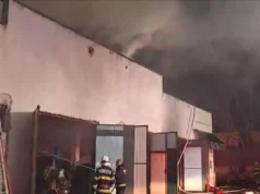 Incendiu masiv într-o hală din Vaslui. Intervenție de amploare a pompierilor