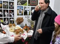 Nicușor Dan, vizită la muzeu în seara de Crăciun. Președintele a fost întâmpinat de colindători