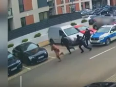 Doi pretinși colindători au tot încercat ușile unui bloc din Arad. Locatarii au chemat poliția, care i-a pus pe fugă