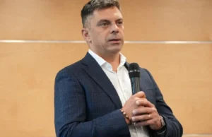 Fostul ministru al Sportului îi răspunde lui Ionuţ Stroe după ce deputatul a anunțat că a înaintat o petiție lui Nicușor Dan din partea cluburilor : ‘Nu se pricepe’