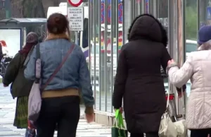 Nașterile și decesele au urcat rapid în octombrie 2025. Sporul natural rămâne puternic negativ