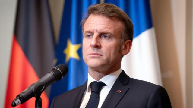 macron_e9NX3