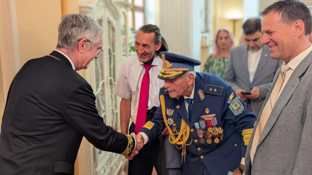 media-174979284029902300