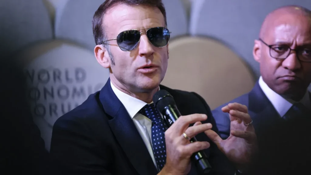 emmanuel-macron-ochelari-davos_0PrlI