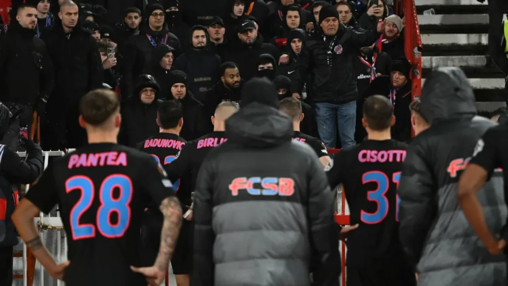 https___www.prosport.ro__wp-content_uploads_2026_01_Atac-nuclear-impotriva-vedetelor-FCSB.-E-razboi-total-cu-galeria.-„Stefan-Tarnovanu-e-noul-Andrei-Vlad.-Tavi-Popescu-trage-ca-vacarul-1400x759