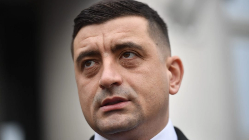 media-174701286819648800