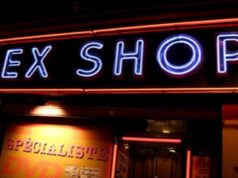 Revelion „incendiar” la Suceava. A încercat să jefuiască un sex-shop folosind un topor