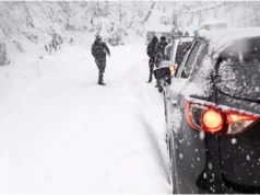 Românii iau cu asalt pârtiile de schi. Traficul pe DJ 184, în localitatea Cavnic, îngreunat ca urmare a numărului ridicat de autoturisme