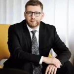 Super-bugetarul care încasează 11 salarii de la companii de stat. 2.800 lei/zi din funcții publice și private