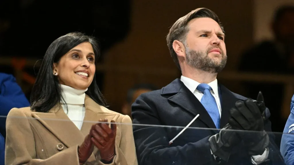 https___www.prosport.ro__wp-content_uploads_2026_02_JD-Vance-primit-cu-ostilitate-si-huiduieli-masive-la-deschiderea-Jocurilor-Olimpice-Milano-Cortina-2026-e1770454939130