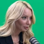 Daciana Sârbu anunță că fiica sa și a lui Victor Ponta a ajuns în țară: „N-o să mǎ oprească nimic, nici măcar valul de ură și minciuni. Astăzi mi-am strâns copilul în brațe”