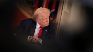 donald-trump-il-ameninta-pe-succesorul-secret-al-lui-khamenei-daca-nu-primeste-aprobarea-noastra-nu-va-rezista-mult-1051836