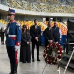 Ambasadorul Ucrainei, omagiu la catafalcul lui Mircea Lucescu: ”Memorie luminoasă marelui antrenor și om”-FOTO