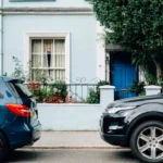 Gata cu mașinile parcate pe trotuar. Primăria Capitalei vine cu măsura care schimbă tot