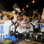 Petrecerea Craiovei s-a mutat pe malul lacului! Mihai Rotaru, scandări cot la cot cu jucătorii