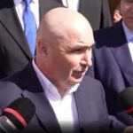 Miting în Piața Victoriei înainte de votul pe moțiune: susținătorii lui Bolojan, în stradă și la Oradea și Satu Mare
