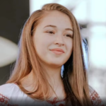 O cântăreață de muzică populară de 17 ani a murit înainte de spectacol. A făcut AVC
