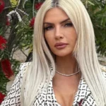 Laura Vicol reacționează după ce a văzut imaginile cu Bolojan aplaudat într-un restaurant: ‘Normal că nu te huiduie nimeni între prosecco și note de plată cât un salariu’